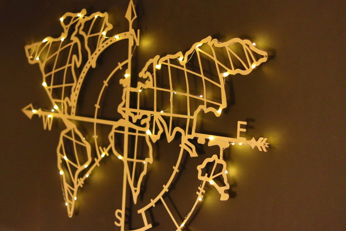 Wallity World Map Compass Led - Gold Wallity World Map Compass Led - Gold